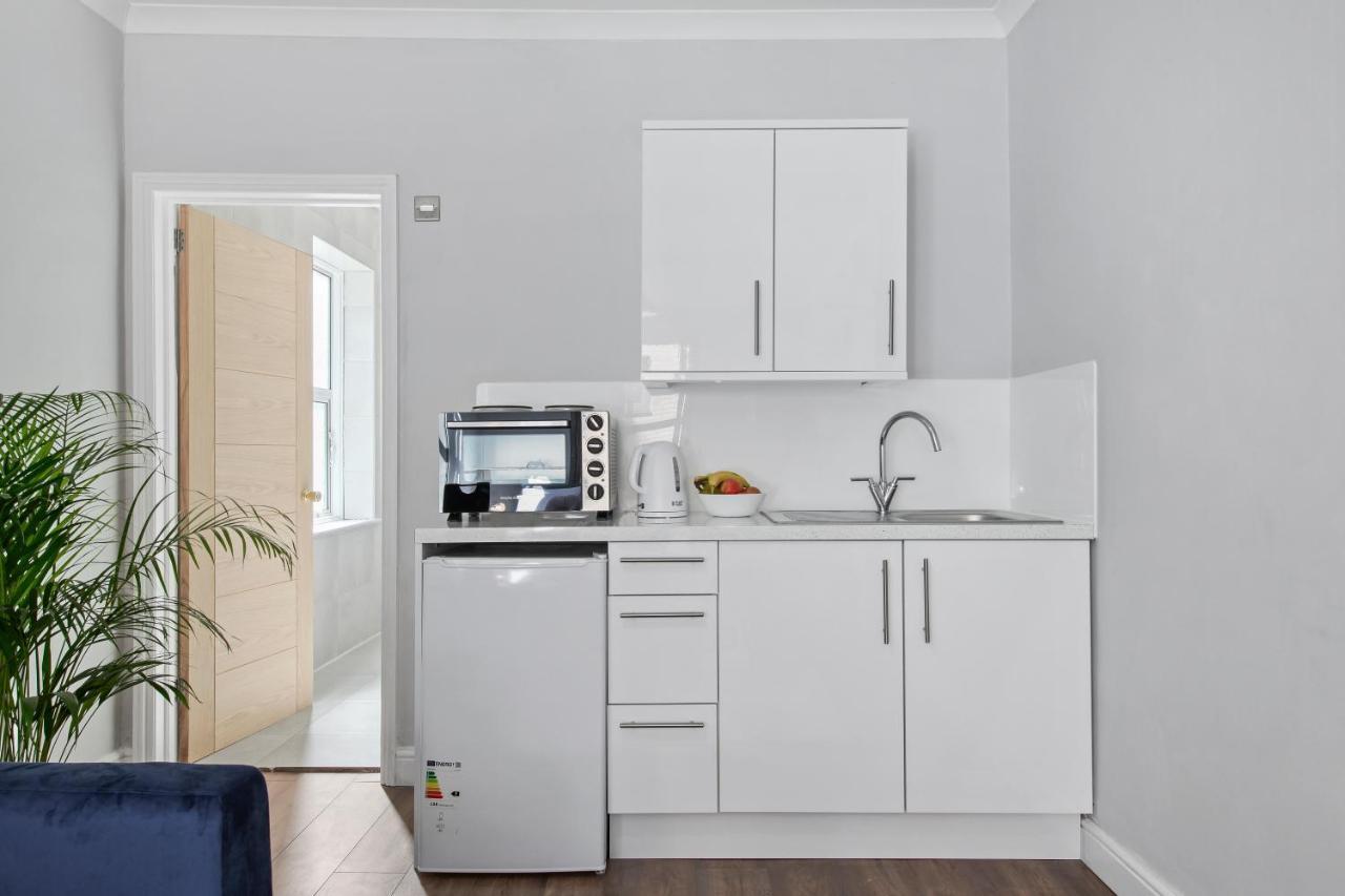 Stunning Studio Flat With Free On-Street Parking! พลัมสเตด ภายนอก รูปภาพ