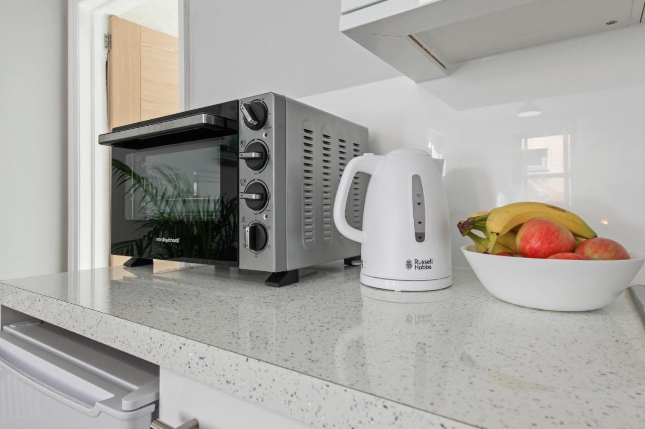 Stunning Studio Flat With Free On-Street Parking! พลัมสเตด ภายนอก รูปภาพ
