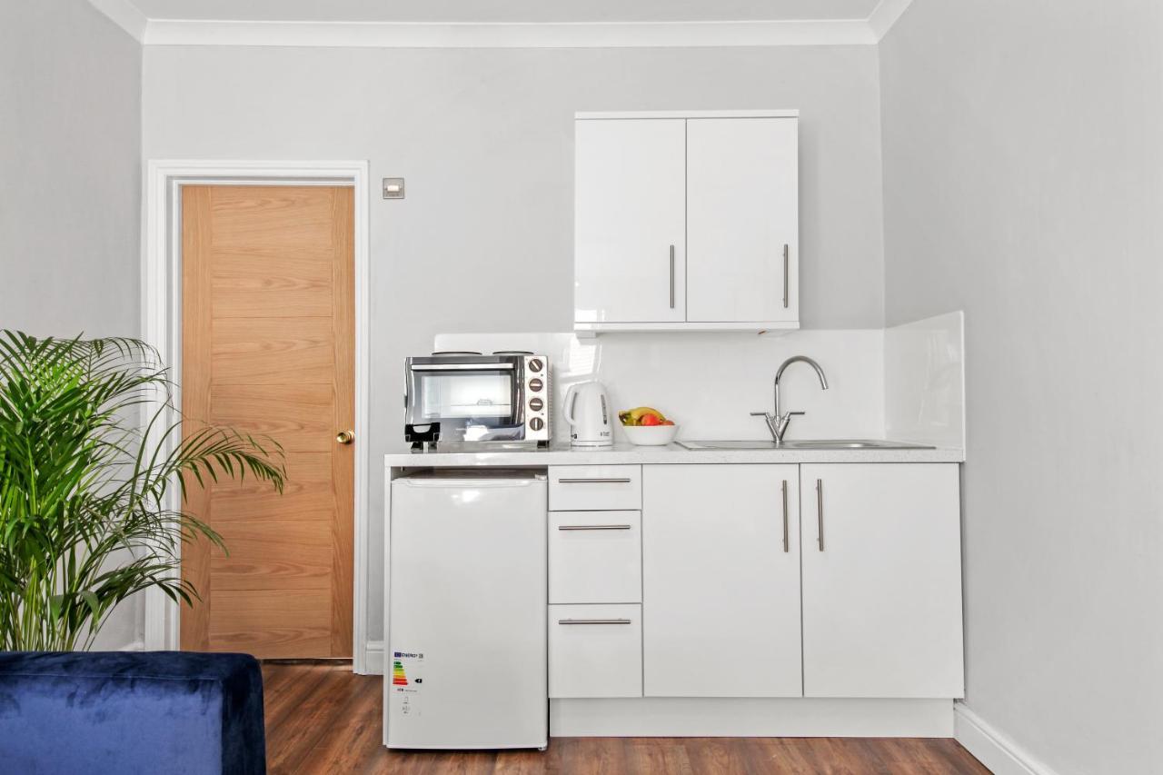 Stunning Studio Flat With Free On-Street Parking! พลัมสเตด ภายนอก รูปภาพ