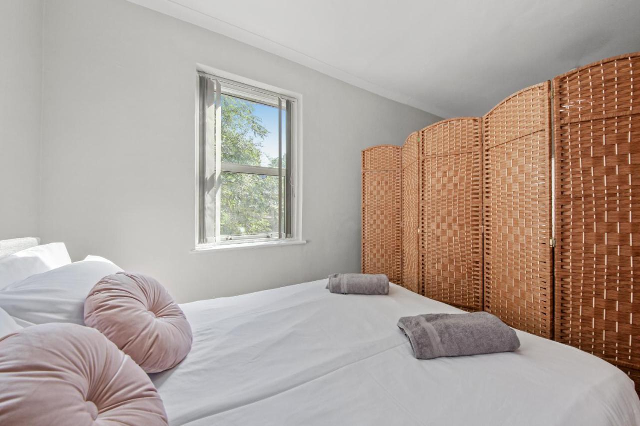 Stunning Studio Flat With Free On-Street Parking! พลัมสเตด ภายนอก รูปภาพ